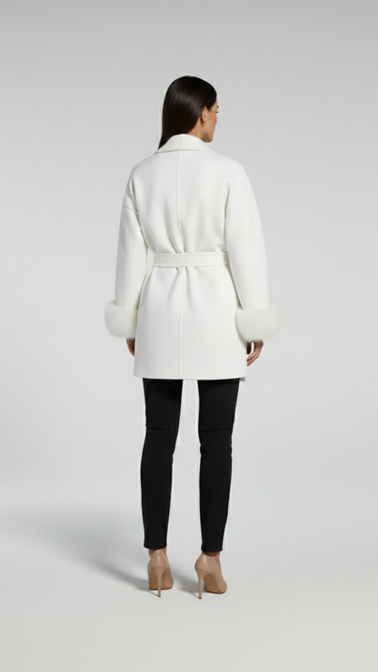 Eleganter Kurzmantel im Wickelstil