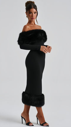 Elegantes Schwarzes Kleid mit Fausfell-Akzenten